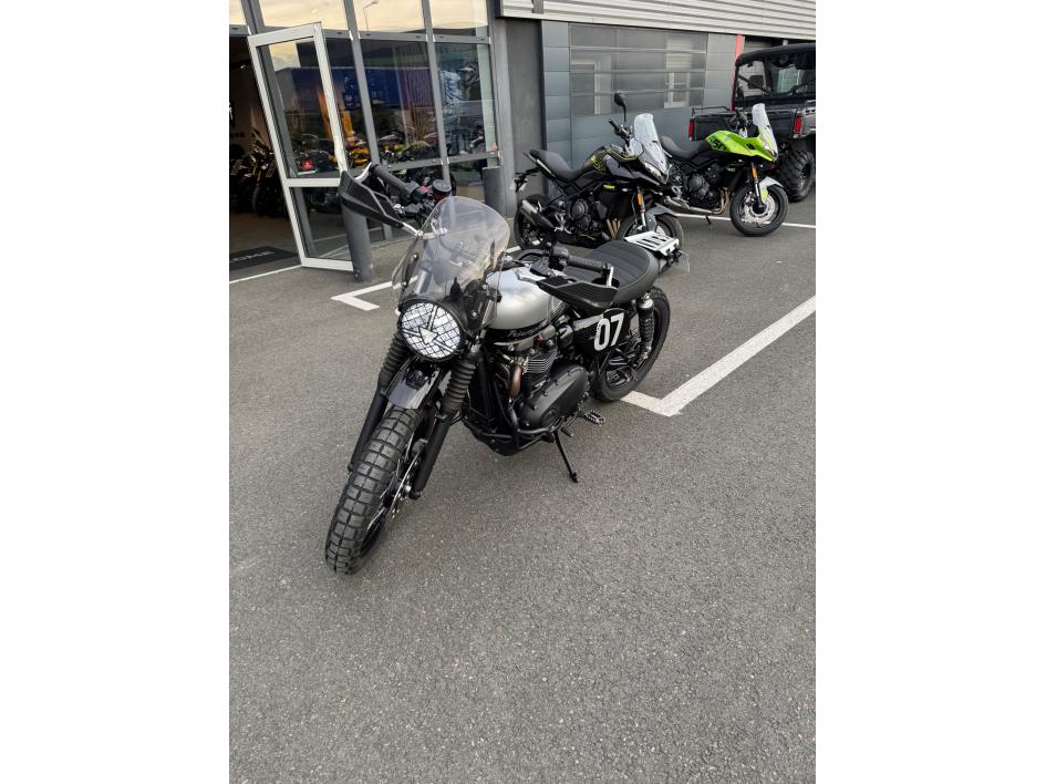 TRIUMPH STREET SCRAMBLER  900