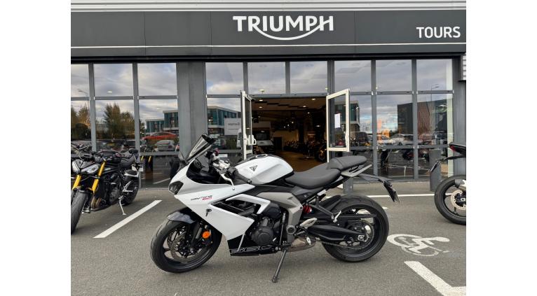 TRIUMPH 	DAYTONA 660