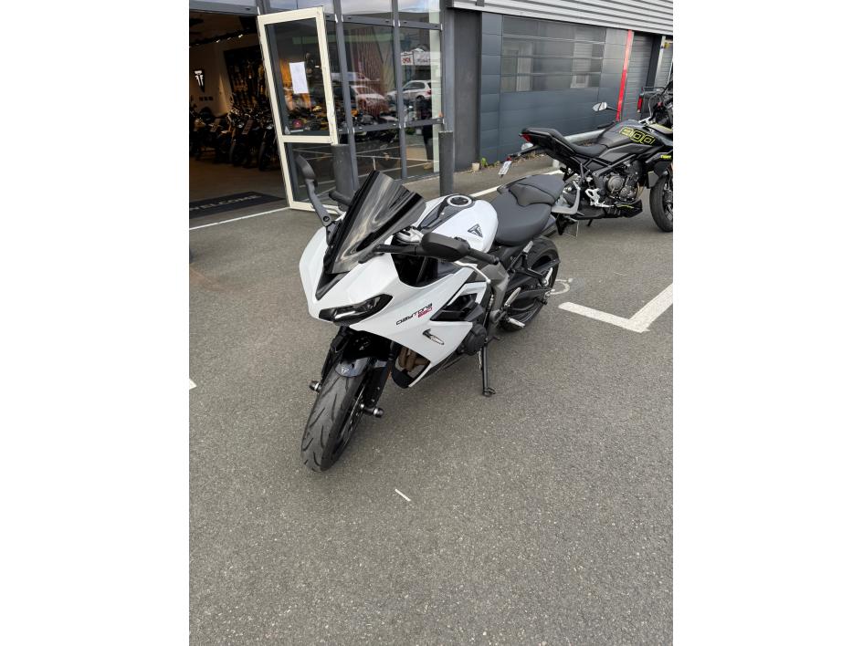 TRIUMPH 	DAYTONA 660