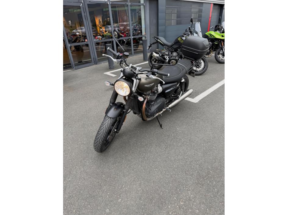 TRIUMPH STREET TWIN  900