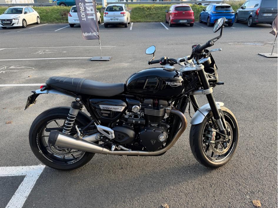 TRIUMPH SPEED TWIN 1200