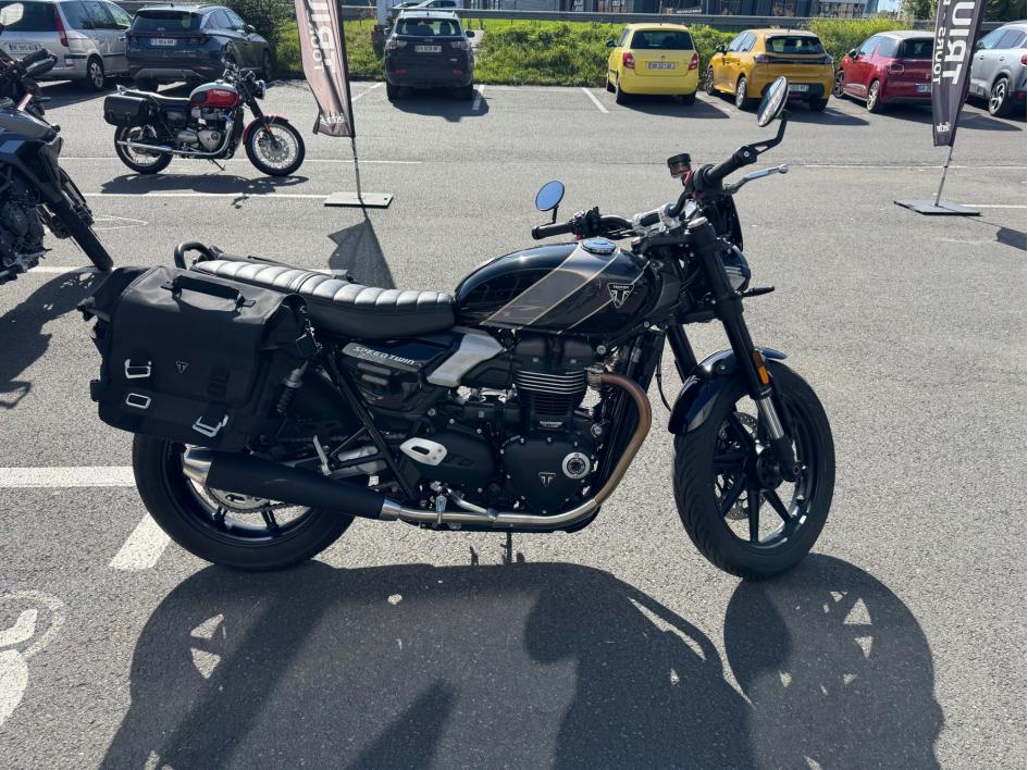 TRIUMPH SPEED TWIN 900